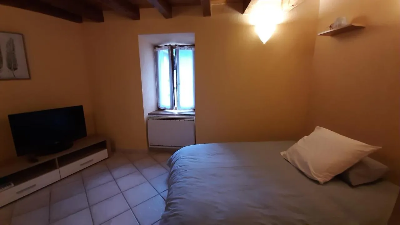 Сasa de vacaciones Petite maison de village située entre lacs, cascades et montagnes Virieu-le-Grand Francia