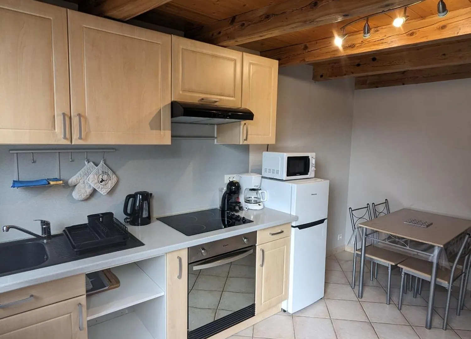 Petite maison de village située entre lacs, cascades et montagnes Virieu-le-Grand 0*,  Francia