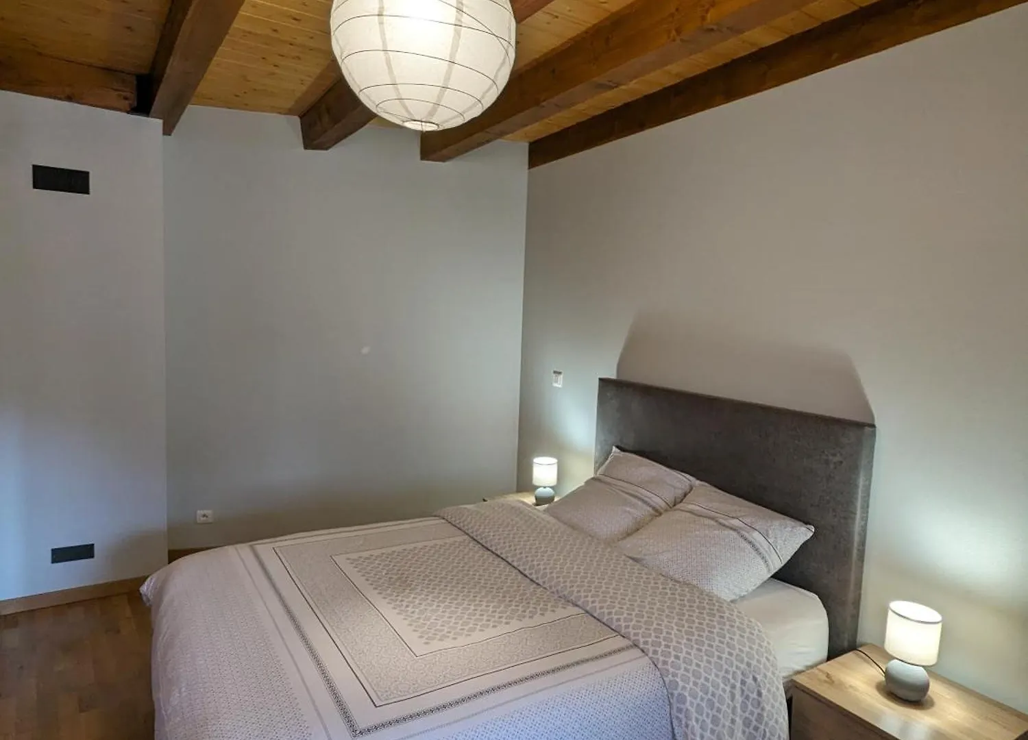 Сasa de vacaciones Petite maison de village située entre lacs, cascades et montagnes Virieu-le-Grand